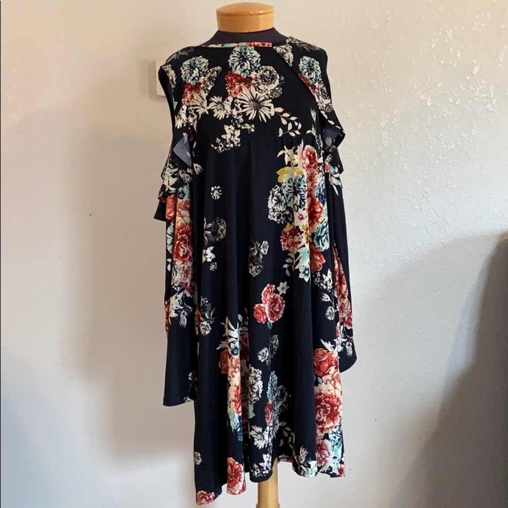 Kiki LaRue 1x navy floral cold shoulder dress
